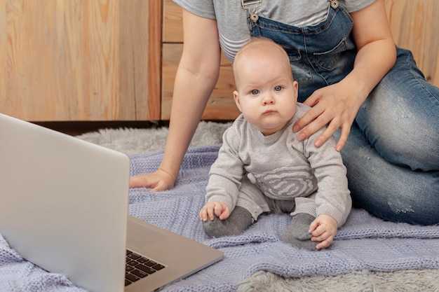 Когда ожидать первых осмысленных взглядов и улыбок