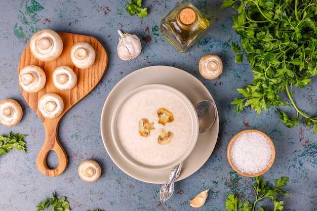 Добавление специй и приправ для улучшения вкуса